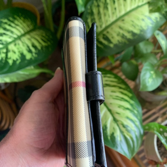 Burberry wallet - Picture 10 of 13